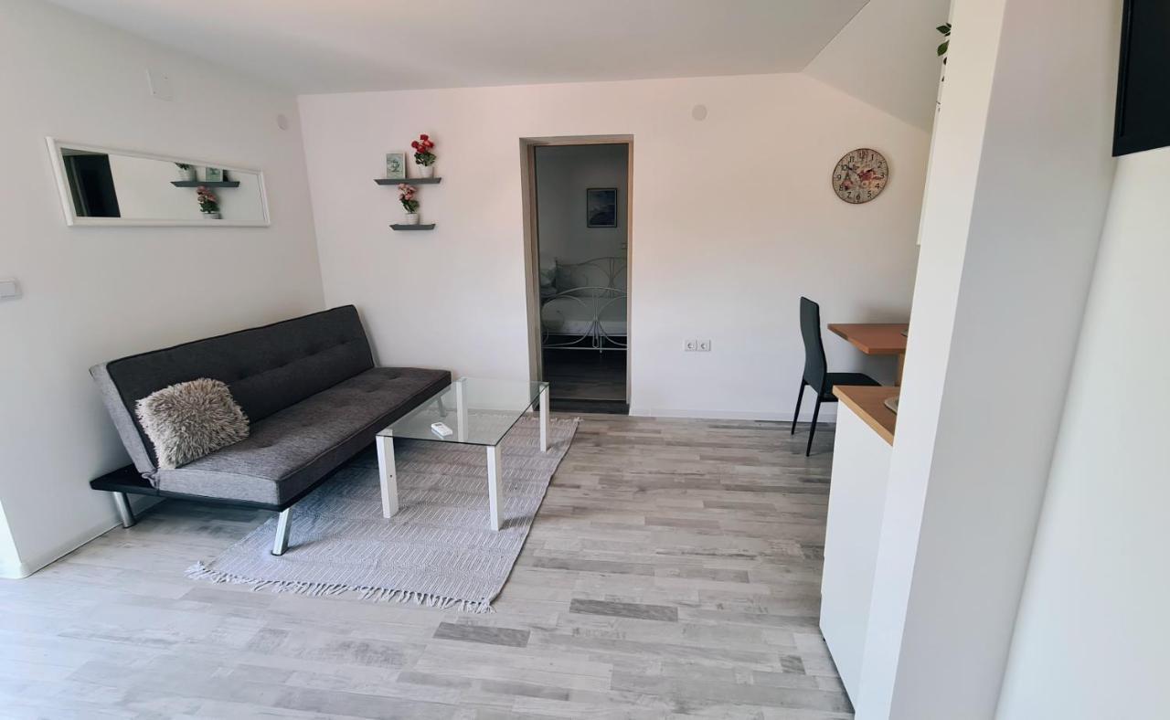Apartman Castle Tusilovic Exterior photo
