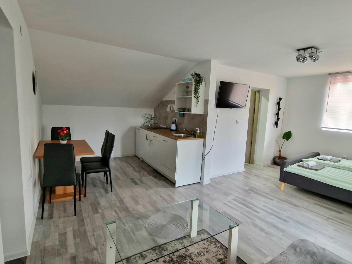 Apartman Castle Tusilovic Exterior photo